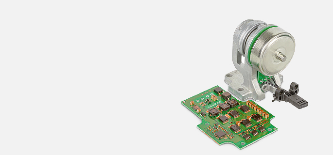 maxon ontwikkelt en produceert niet alleen DC- en BLDC-motoren, overbrengingen, sensoren en besturingen, maar heeft ook de competentie in huis om deze aandrijvingscomponenten als mechatronische eenheid klantspecifiek in &eacute;&eacute;n behuizing te combineren